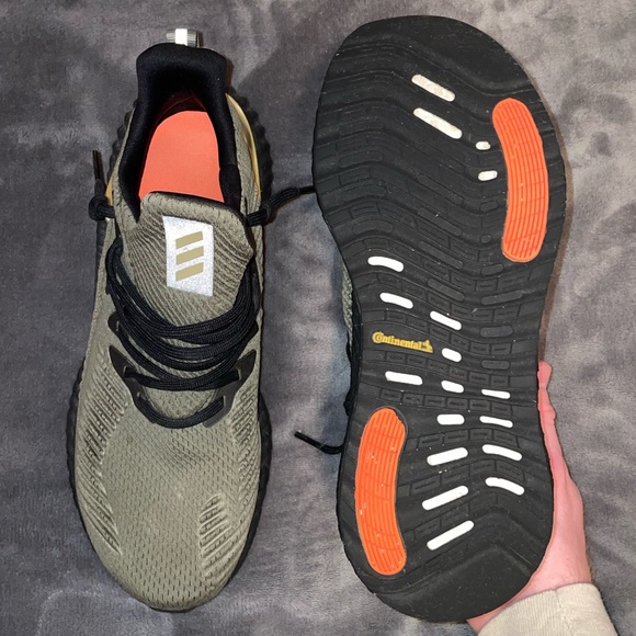 Adidas tennis shoes - Picture 2 of 5